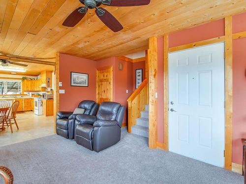 4994 Ian Ave, Port Alberni, BC - Indoor Photo Showing Living Room