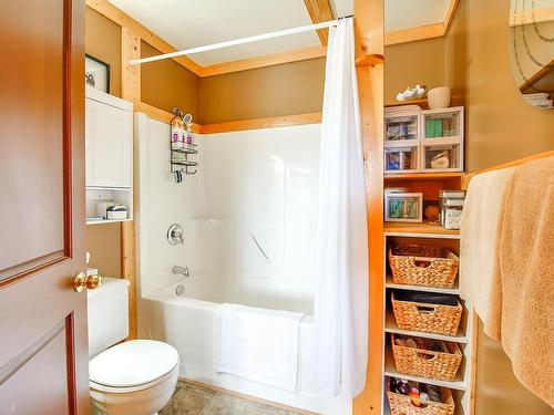 4994 Ian Ave, Port Alberni, BC - Indoor Photo Showing Bathroom