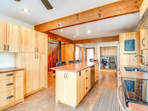 4994 Ian Ave, Port Alberni, BC - Indoor Photo Showing Kitchen With Double Sink