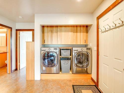 4994 Ian Ave, Port Alberni, BC - Indoor Photo Showing Laundry Room