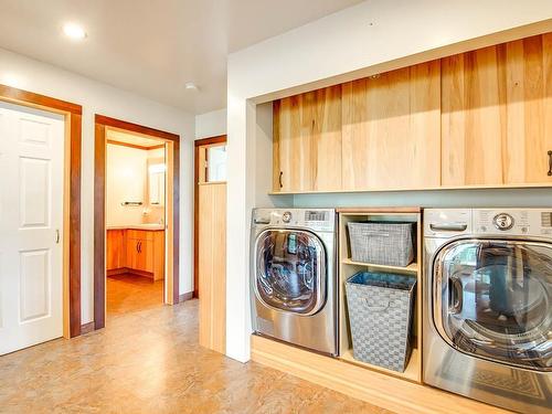 4994 Ian Ave, Port Alberni, BC - Indoor Photo Showing Laundry Room