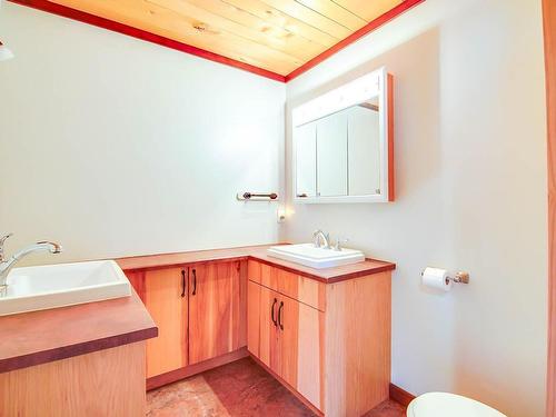 4994 Ian Ave, Port Alberni, BC - Indoor Photo Showing Bathroom