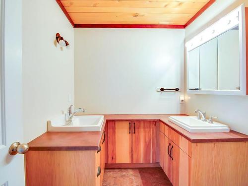 4994 Ian Ave, Port Alberni, BC - Indoor Photo Showing Bathroom