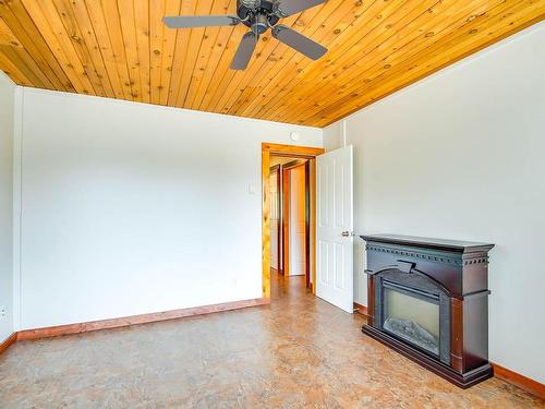 4994 Ian Ave, Port Alberni, BC - Indoor With Fireplace