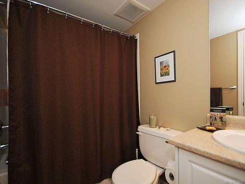 202-1510 Hillside Ave, Victoria, BC - Indoor Photo Showing Bathroom
