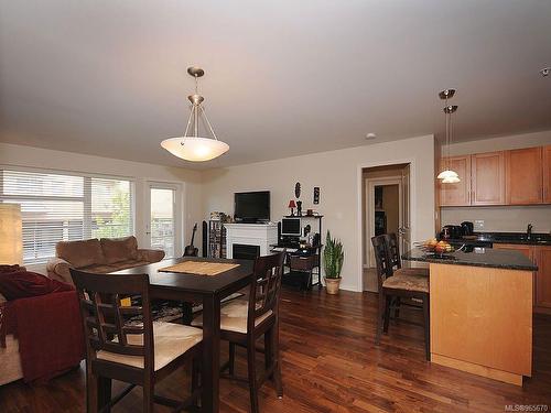 202-1510 Hillside Ave, Victoria, BC - Indoor Photo Showing Dining Room