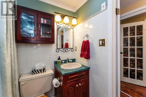 6966 Gladstone Place, Prince George, BC - Indoor Photo Showing Bathroom