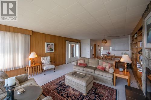 13420 Bristow Road, Summerland, BC - Indoor Photo Showing Living Room