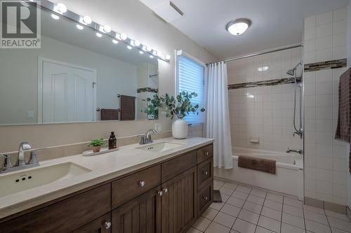 13420 Bristow Road, Summerland, BC - Indoor Photo Showing Bathroom