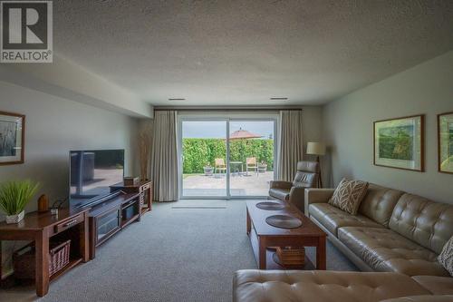 13420 Bristow Road, Summerland, BC - Indoor Photo Showing Living Room