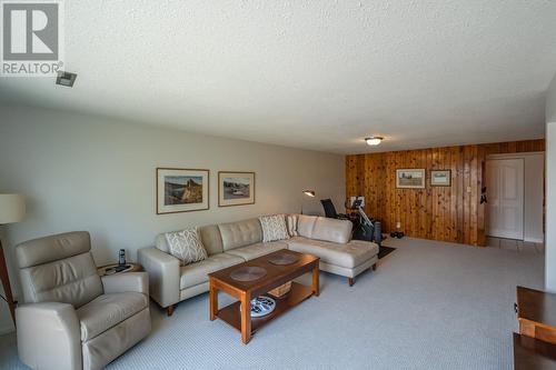 13420 Bristow Road, Summerland, BC - Indoor Photo Showing Living Room