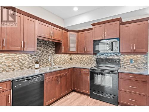 3804 32 Avenue Unit# 5, Vernon, BC - Indoor Photo Showing Kitchen With Double Sink