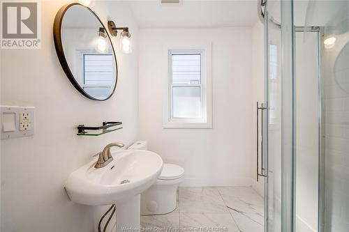 1060 Elm, Windsor, ON - Indoor Photo Showing Bathroom