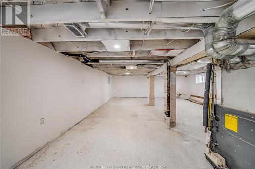 1060 Elm, Windsor, ON - Indoor Photo Showing Garage