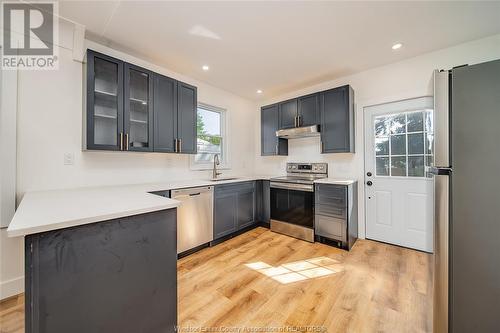 1060 Elm, Windsor, ON - Indoor Photo Showing Kitchen