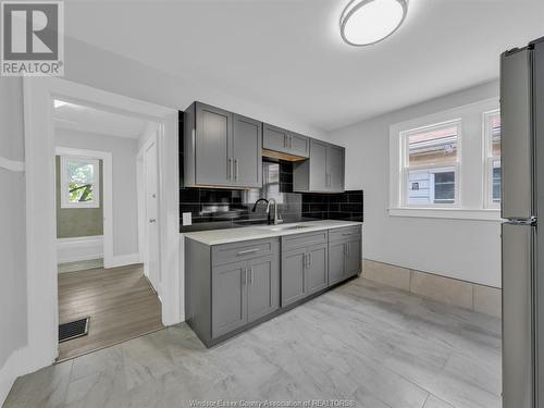 729 Campbell Avenue, Windsor, ON - Indoor Photo Showing Kitchen