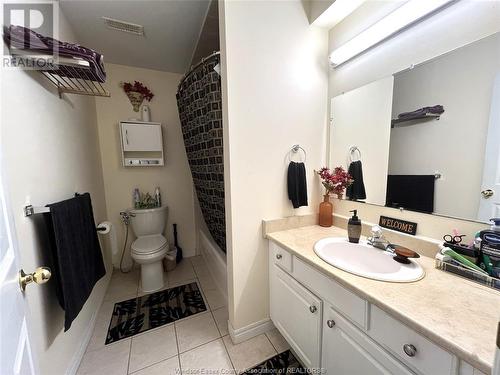 4198 Zurich Avenue, Windsor, ON - Indoor Photo Showing Bathroom
