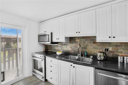 1250 Limeridge Road E|Unit #31, Hamilton, ON - Indoor Photo Showing Kitchen With Double Sink