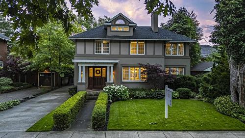 3014 Balmoral Avenue, Burlington, ON - Outdoor With Facade