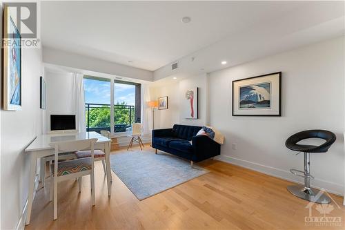 316 Bruyere Street Unit#302, Ottawa, ON - Indoor Photo Showing Living Room