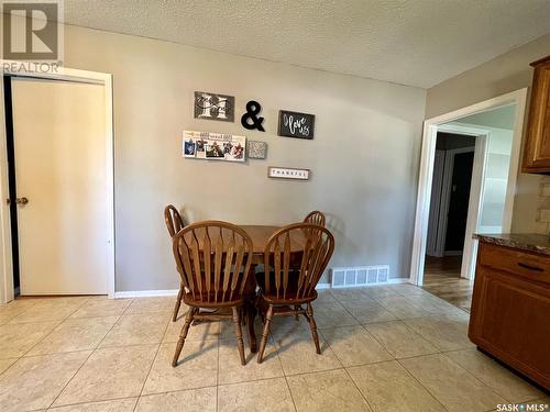 276 5Th Avenue Se, Swift Current, SK - Indoor Photo Showing Dining Room