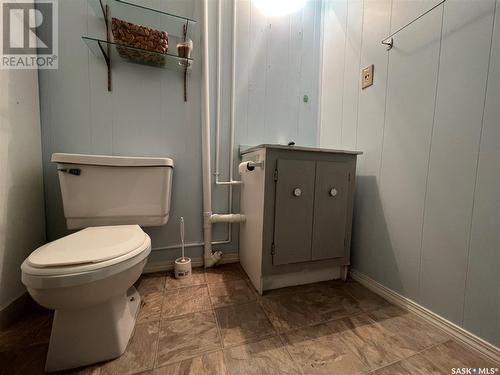 276 5Th Avenue Se, Swift Current, SK - Indoor Photo Showing Bathroom