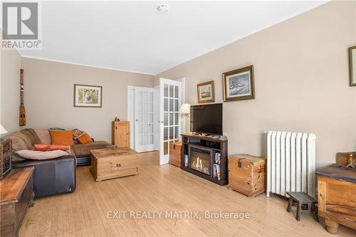 1050 King Street, Champlain, ON - Indoor Photo Showing Living Room