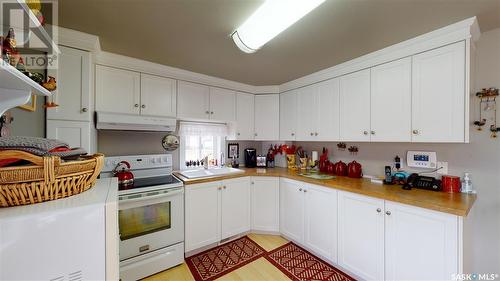 606 Mountain Street, Moosomin, SK - Indoor Photo Showing Kitchen