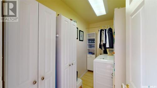 606 Mountain Street, Moosomin, SK - Indoor Photo Showing Laundry Room