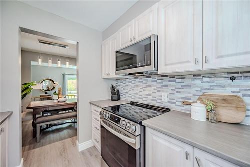 2420 Kirstie Court, Burlington, ON - Indoor Photo Showing Kitchen