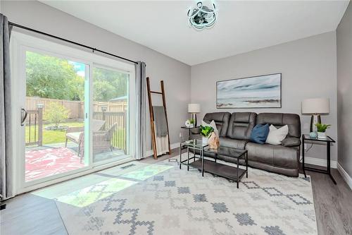 2420 Kirstie Court, Burlington, ON - Indoor Photo Showing Living Room