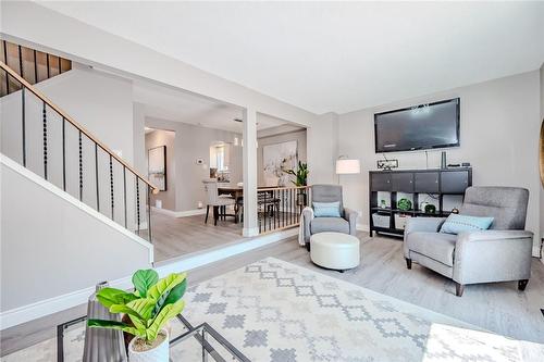 2420 Kirstie Court, Burlington, ON - Indoor Photo Showing Living Room