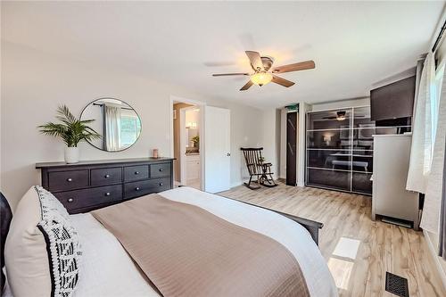 2420 Kirstie Court, Burlington, ON - Indoor Photo Showing Bedroom