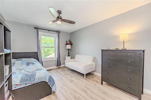 2420 Kirstie Court, Burlington, ON - Indoor Photo Showing Bedroom