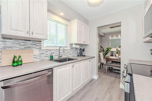 2420 Kirstie Court, Burlington, ON - Indoor Photo Showing Kitchen