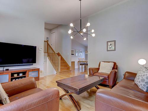 Living room - 1489 Rue Bourbeau, Saint-Bruno-De-Montarville, QC - Indoor Photo Showing Living Room