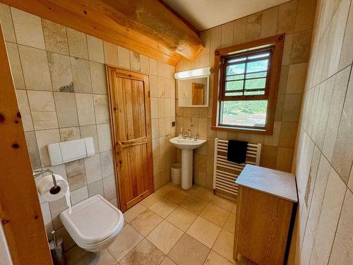 Lot 1 Moore Bay, Kenora, ON - Indoor Photo Showing Bathroom