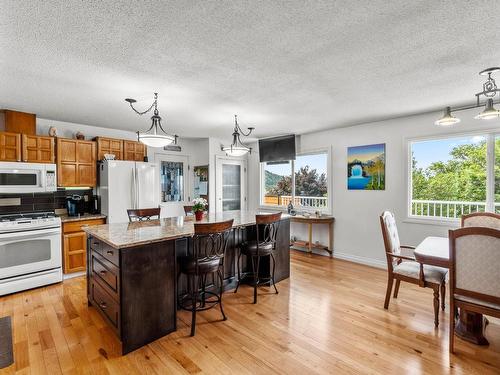 776 Springridge Place, Kamloops, BC - Indoor Photo Showing Kitchen