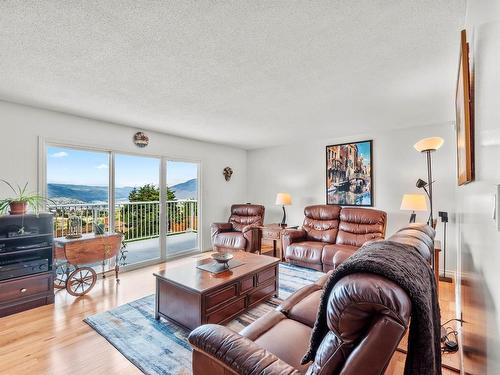 776 Springridge Place, Kamloops, BC - Indoor Photo Showing Living Room
