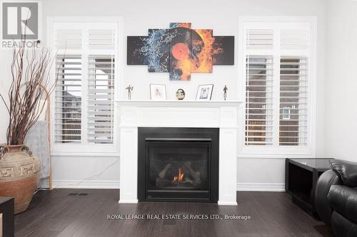 17 Narbonne Crescent, Hamilton, ON - Indoor Photo Showing Living Room With Fireplace