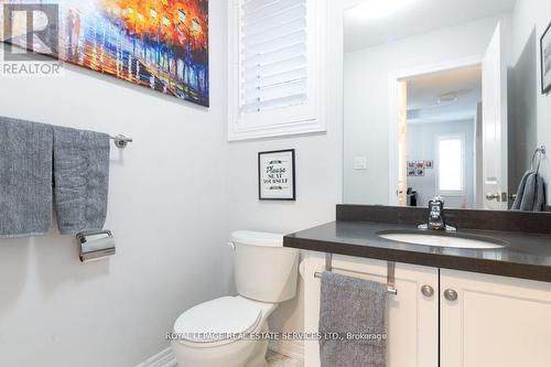 17 Narbonne Crescent, Hamilton, ON - Indoor Photo Showing Bathroom