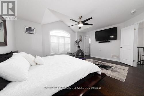 17 Narbonne Crescent, Hamilton, ON - Indoor Photo Showing Bedroom