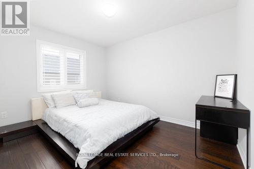 17 Narbonne Crescent, Hamilton, ON - Indoor Photo Showing Bedroom