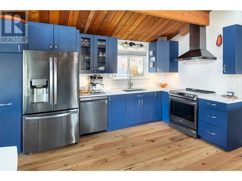 7192 Brent Road, Peachland, BC - Indoor Photo Showing Kitchen With Upgraded Kitchen