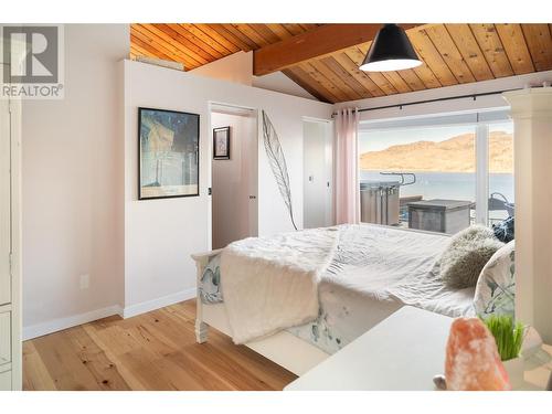 7192 Brent Road, Peachland, BC - Indoor Photo Showing Bedroom