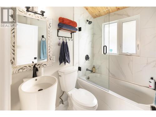 7192 Brent Road, Peachland, BC - Indoor Photo Showing Bathroom