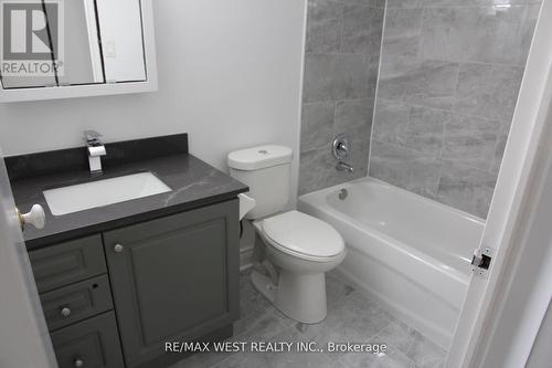 1108 - 1 Four Winds Drive, Toronto, ON - Indoor Photo Showing Bathroom