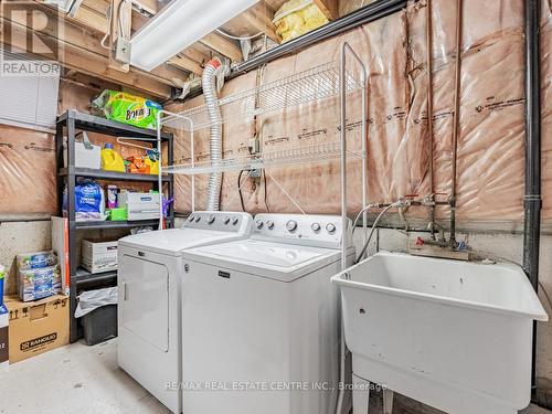 7429 Doverwood Drive, Mississauga, ON - Indoor Photo Showing Laundry Room