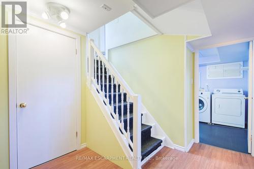 183 Grove Park Drive, Burlington, ON - Indoor Photo Showing Laundry Room