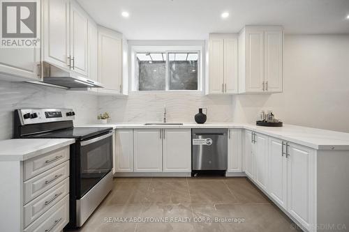 350 Weighton Drive N, Oakville, ON - Indoor Photo Showing Kitchen With Upgraded Kitchen